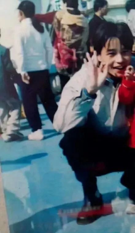 20年前爸爸妈妈的模样,20年前的爸爸妈妈合影照