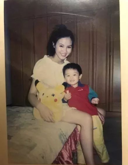 20年前爸爸妈妈的模样,20年前的爸爸妈妈合影照