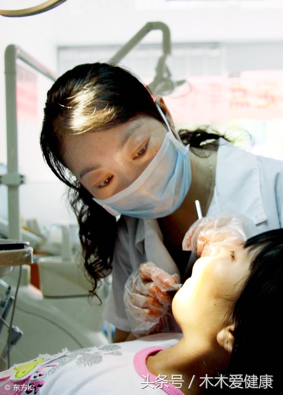 口臭是从胃里发出来的怎样治,防治口臭口腔异味的10个简单方法