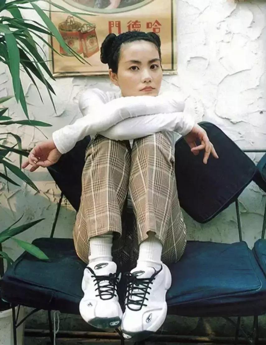 王菲引领时尚多少年,王菲回形针