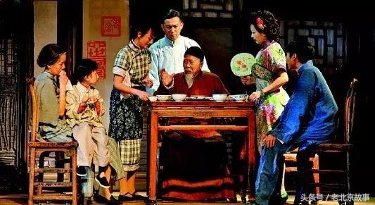 老北京人最讲究饭桌上的规矩,老北京饭桌上的规矩