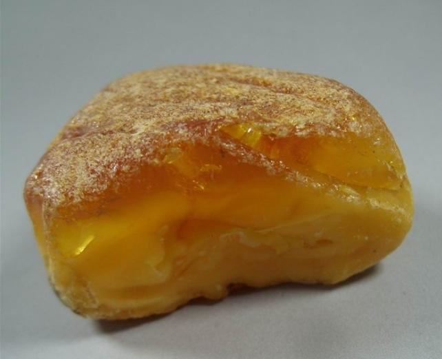 真蜜蜡假蜜蜡的辨别方法图片,蜜蜡假的也有荧光反应么