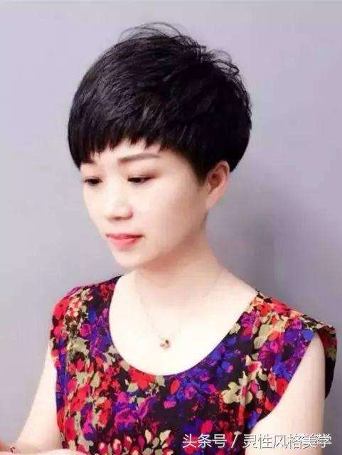 时尚气质高雅的短发造型烫,烫减龄时尚免打理的短发