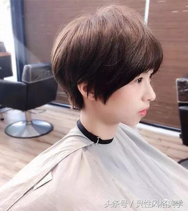 时尚气质高雅的短发造型烫,烫减龄时尚免打理的短发