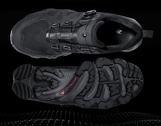 不用系鞋带的大体重跑鞋,拉后跟就能系鞋带的跑鞋