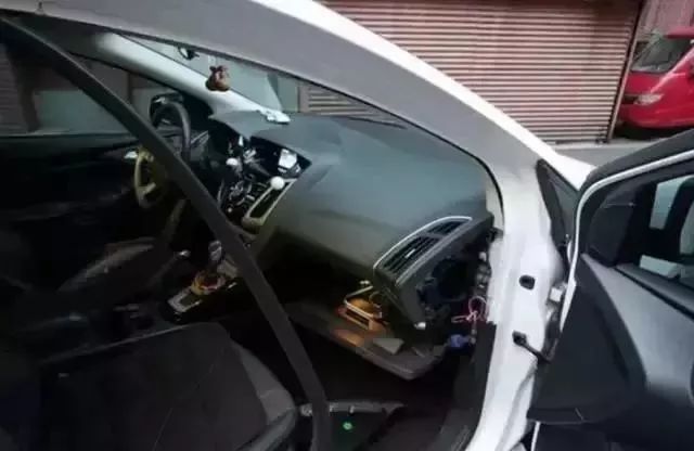 行车记录仪可以用原来后摄像头吗,行车记录仪要弄吗