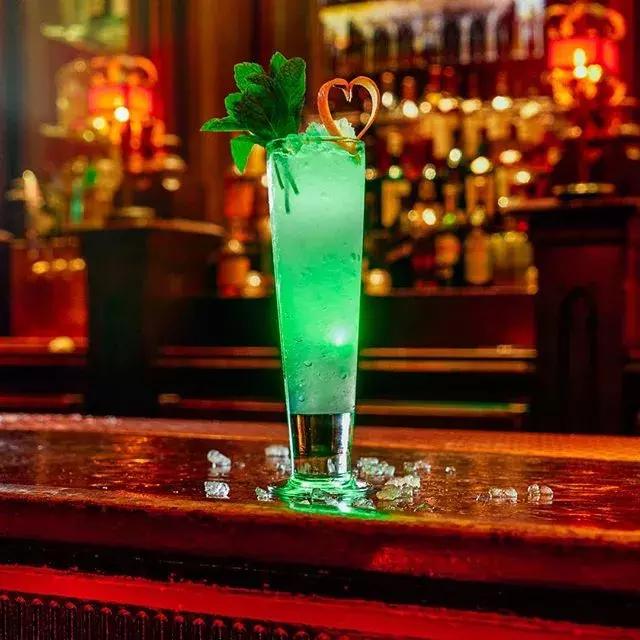 关于旅行景点的一本书 (关于景点的一本书)