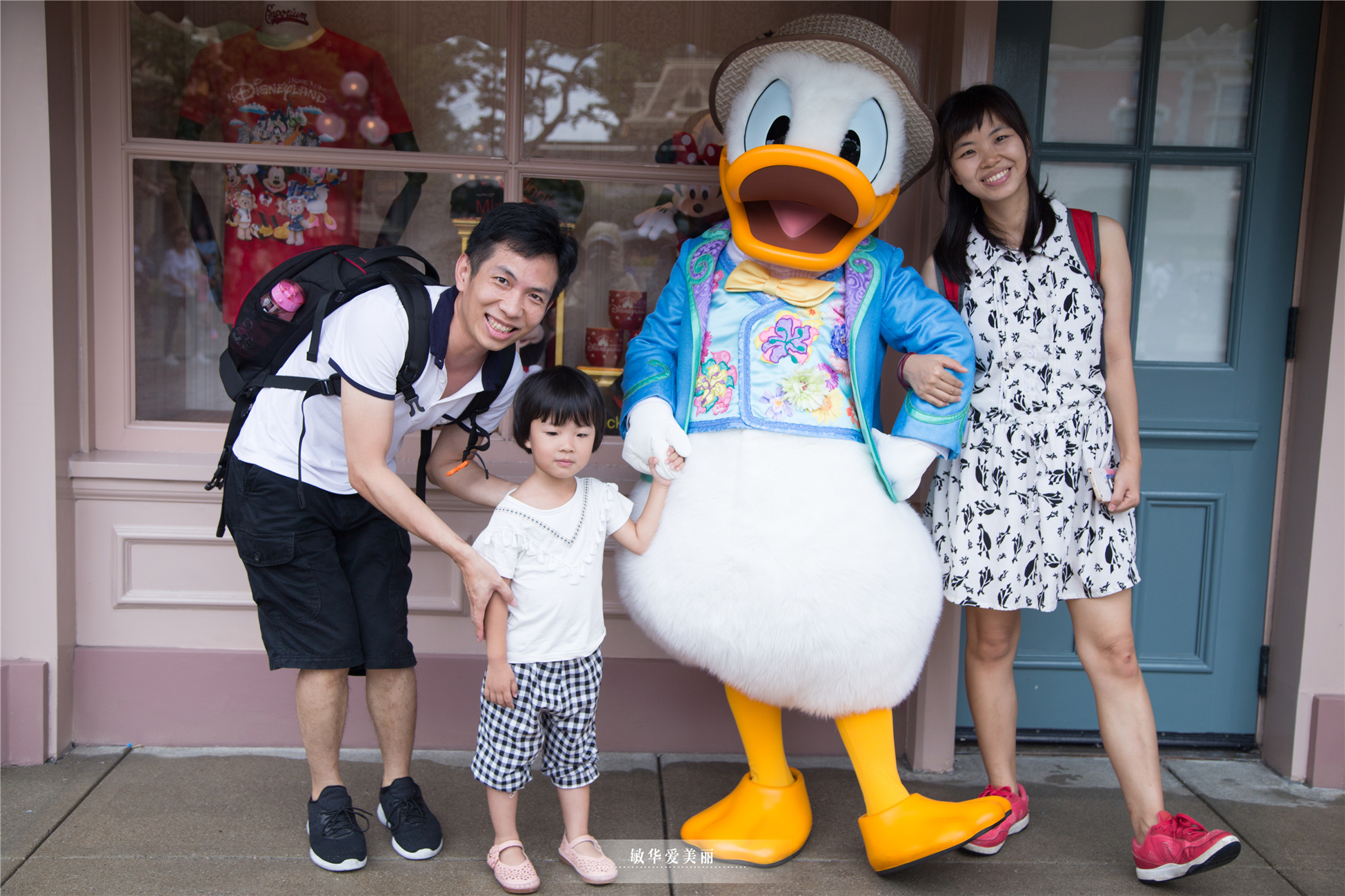 香港迪士尼门票深港联游,香港迪士尼2大1小亲子当日套票