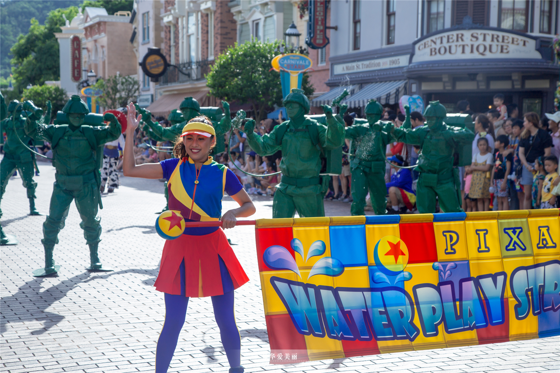 香港迪士尼门票深港联游,香港迪士尼2大1小亲子当日套票
