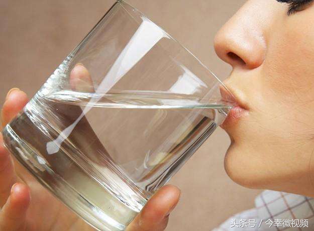 腰痛和尿结石有关系吗,腰痛是不是表示结石要出来了