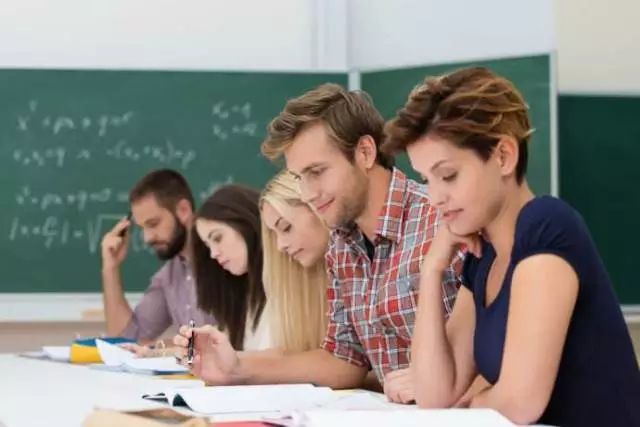 去英国留学究竟需要带些什么东西?