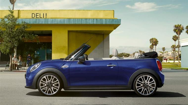 最便宜的奔驰宝马奥迪敞篷车,什么车最值得买20-30万敞篷