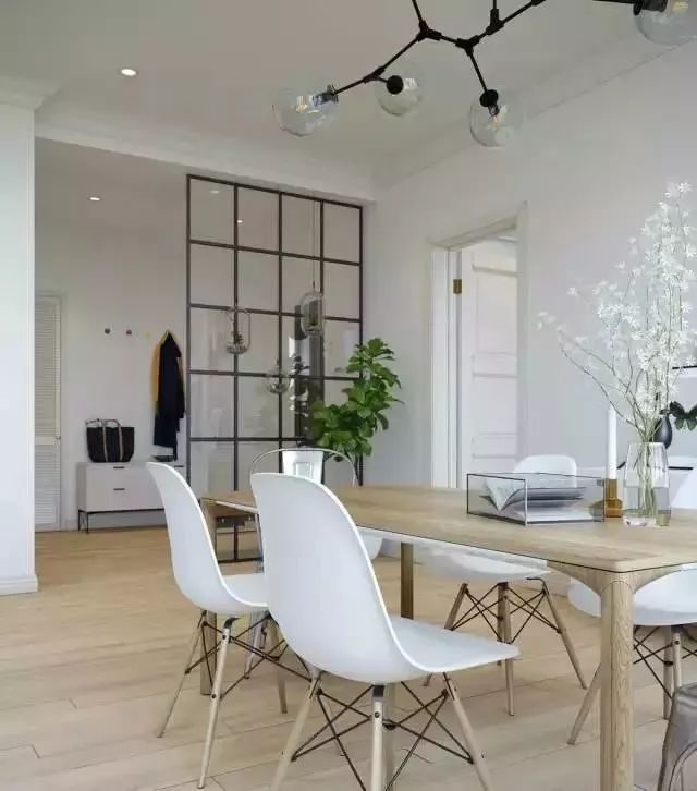 玄关隔断正对主人房,20多平米的客厅怎样做玄关隔断