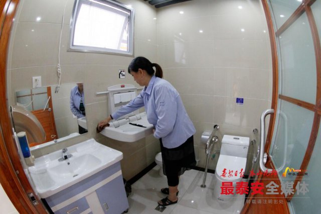 *安泰**这个厕所太个性!竟然有中央空调、淋浴间……厨房?!