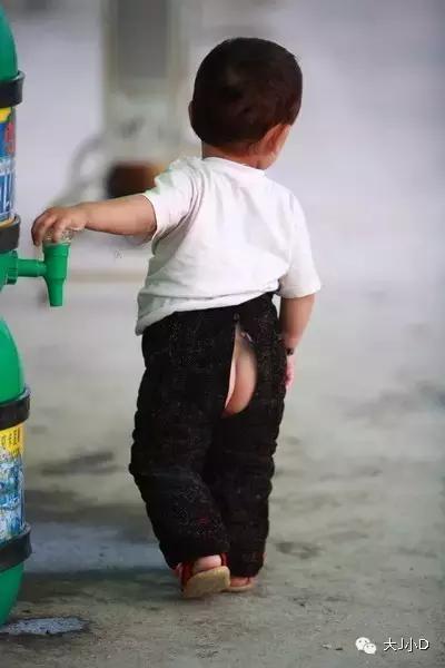 给宝宝穿开裆裤好还是不穿好,给宝宝穿开裆裤会露什么