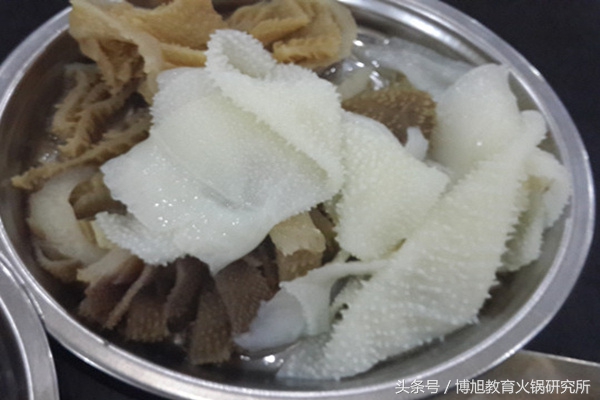 重庆火锅的毛肚是生的还是熟的,重庆火锅的鲜毛肚有什么特点