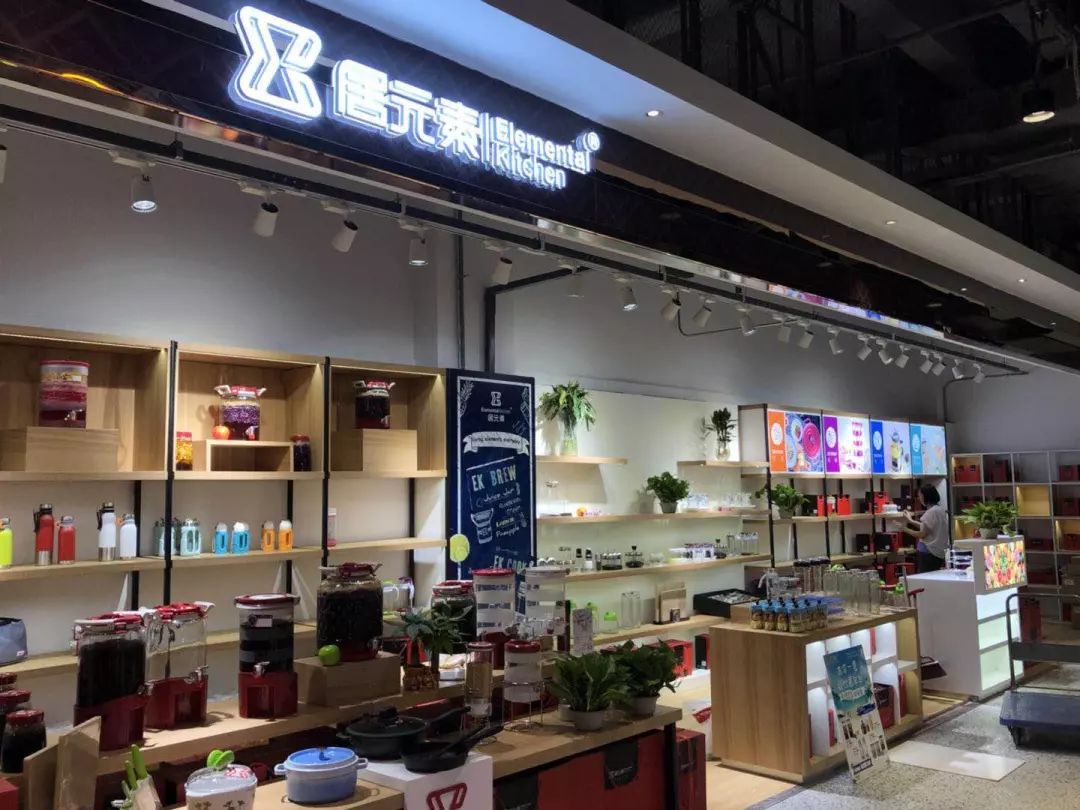 网红街打卡美女,网红街美女如云