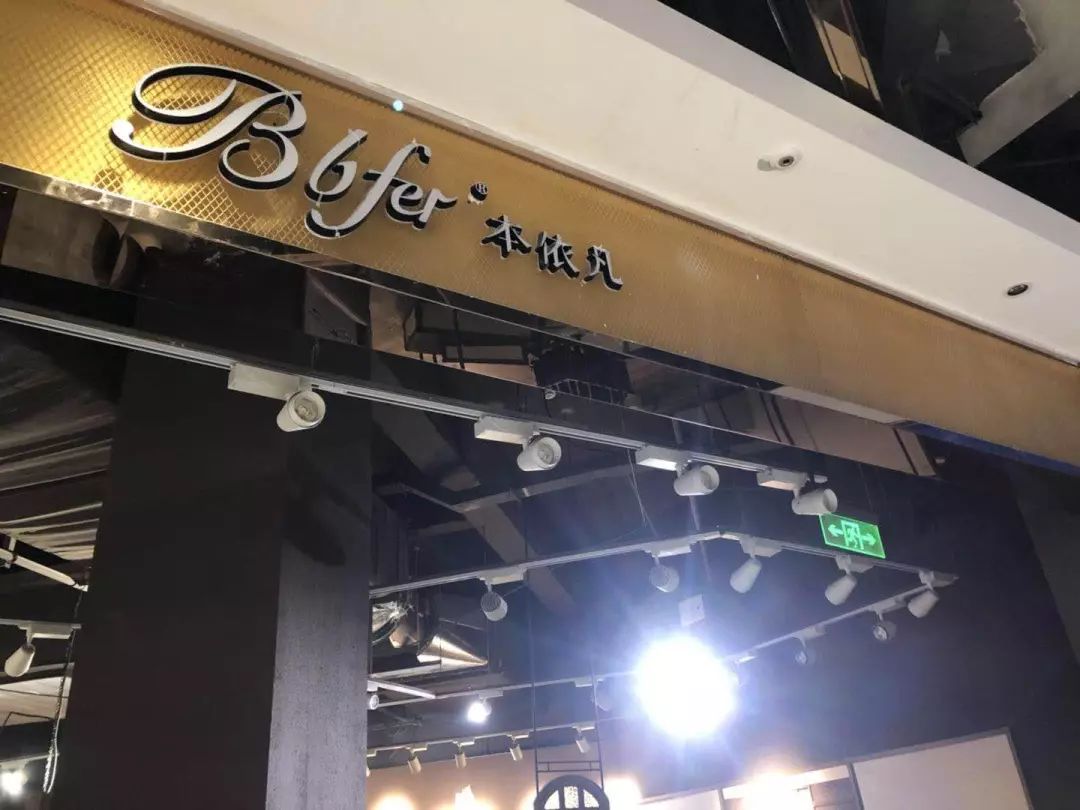 网红街打卡美女,网红街美女如云