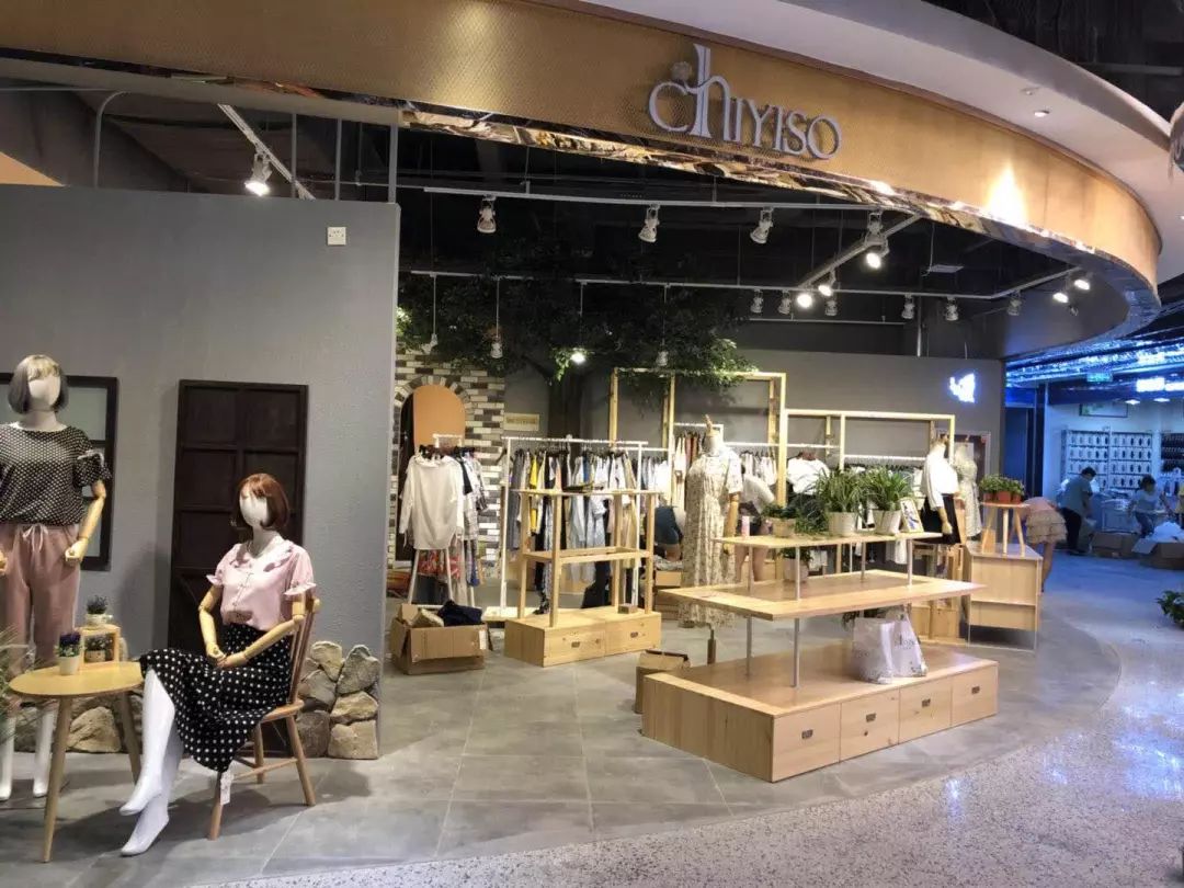 网红街打卡美女,网红街美女如云