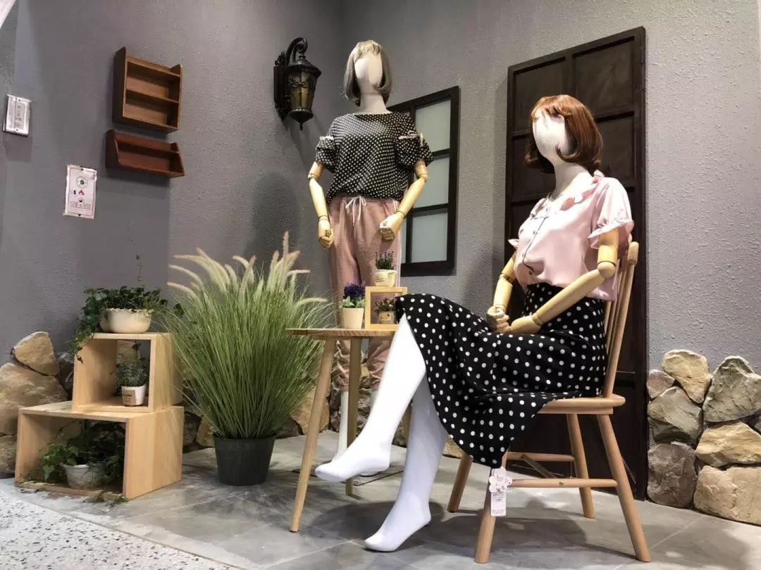 网红街打卡美女,网红街美女如云