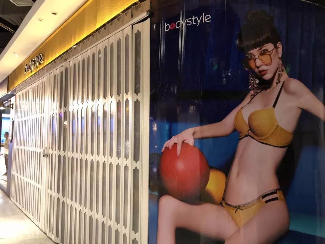 网红街打卡美女,网红街美女如云