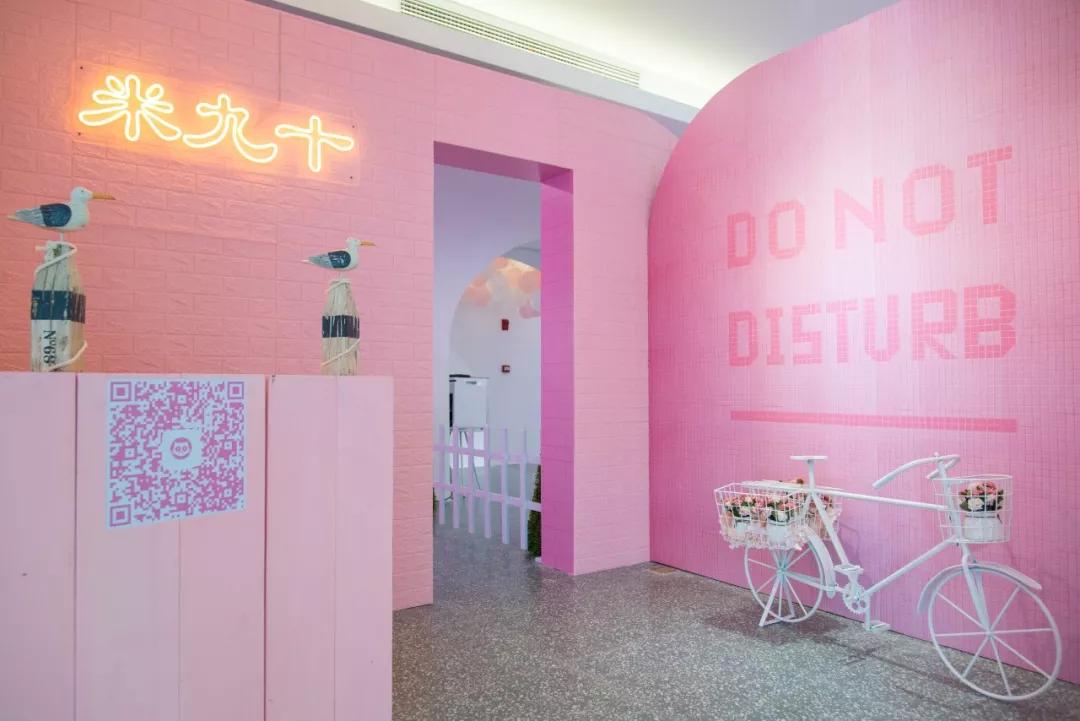 长乐路惊现粉色神秘快闪店！霸屏粉色，即将炸掉你的朋友圈！