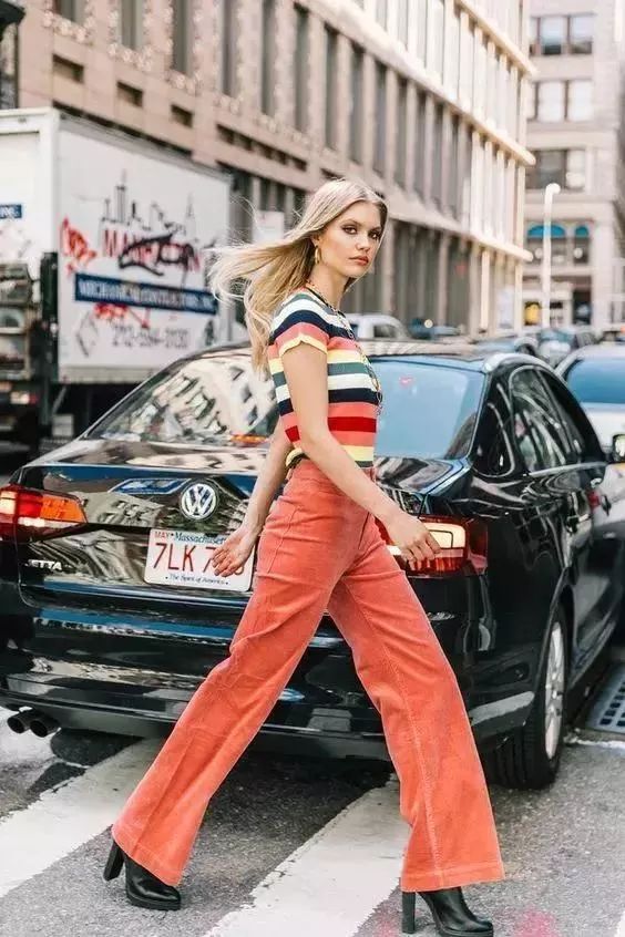 宽条纹和细条纹搭配,黑白条纹和白黑条纹怎么搭配