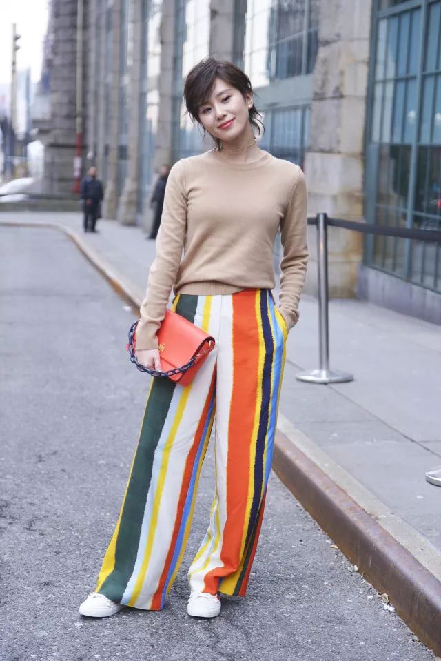 宽条纹和细条纹搭配,黑白条纹和白黑条纹怎么搭配