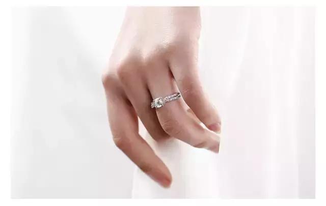 别光盯着宝石大不大！戒托选不对再好的戒指都白费