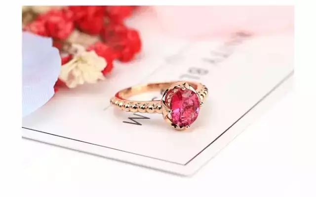 别光盯着宝石大不大！戒托选不对再好的戒指都白费