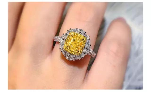 别光盯着宝石大不大！戒托选不对再好的戒指都白费