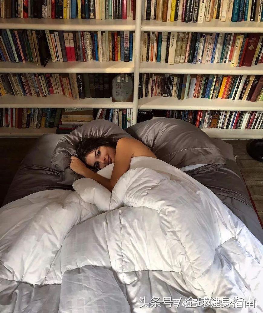 12岁就C*杯罩**，因为胸太大被维密嘲讽，健身网红圈的教科书！