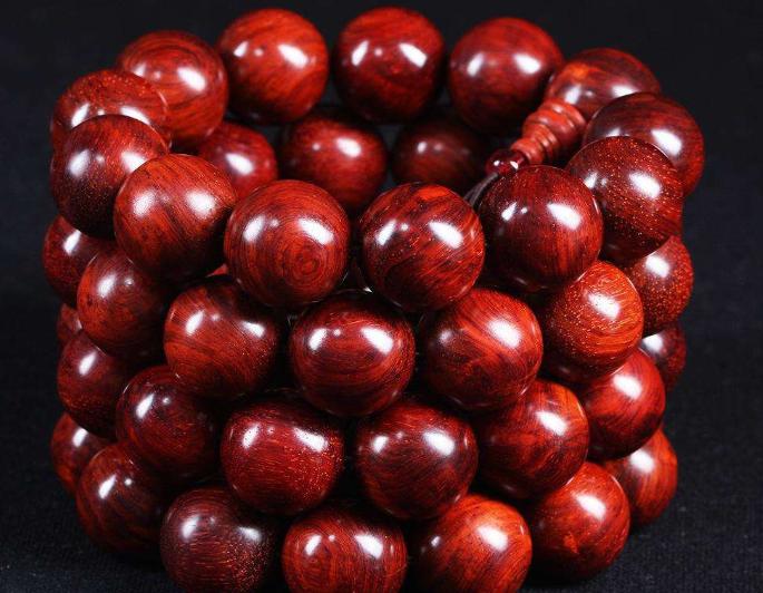 小叶紫檀戴手套盘掉色正常吗,小叶紫檀盘了3年了还掉色为什么