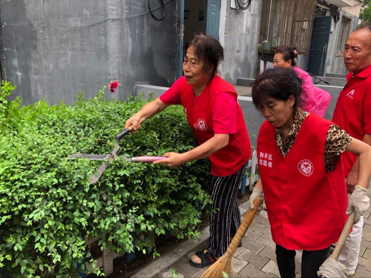 “1728”一起爱吧志愿服务队点亮沈城风景线