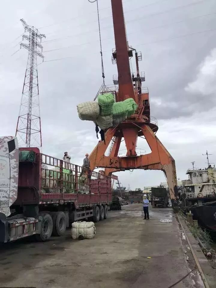 这些被丢弃的旧衣服,惊呆外国人的中国便宜货