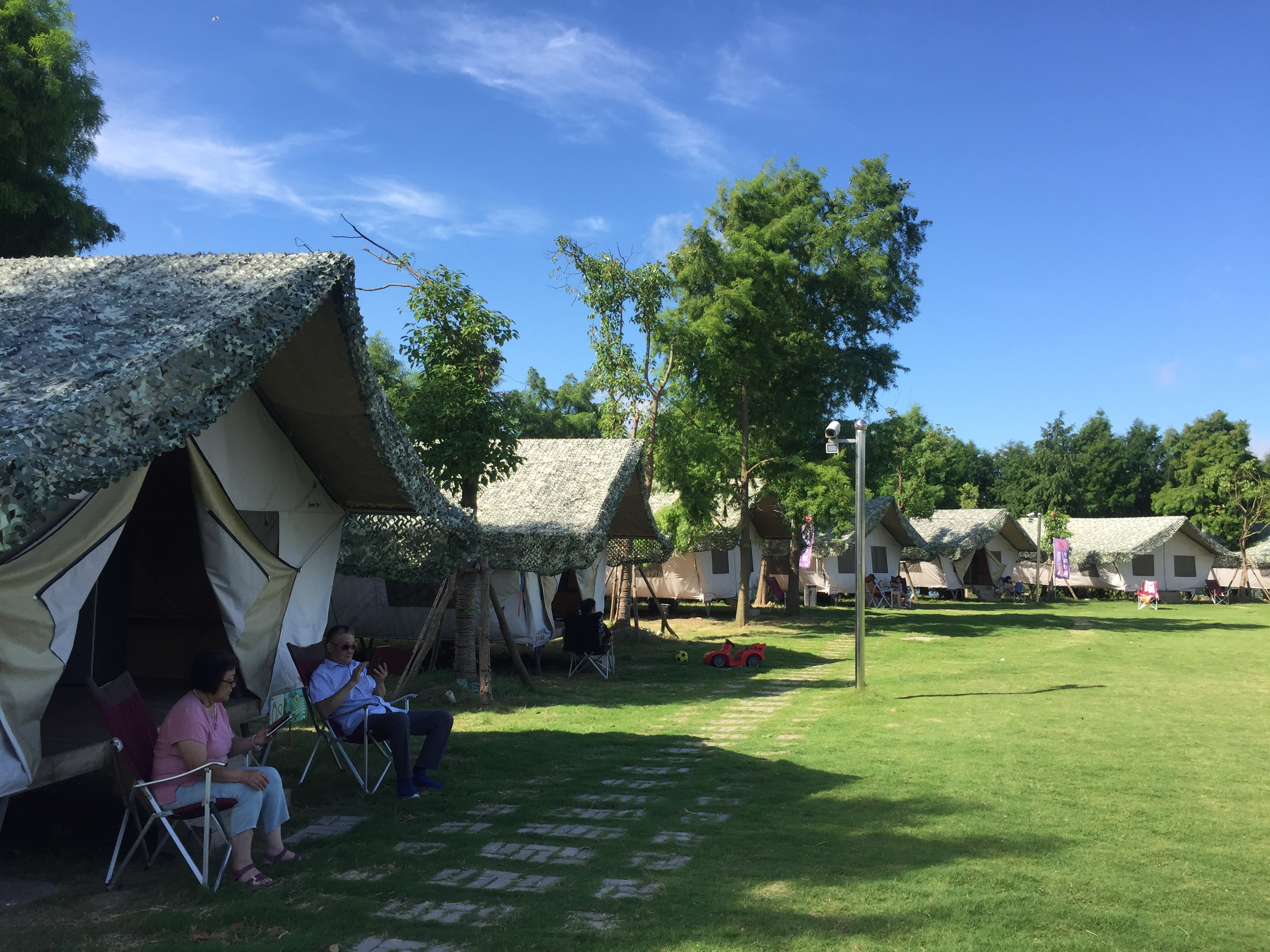 一家人聚在一起好好开心,一家人聚在一起温馨吃饭