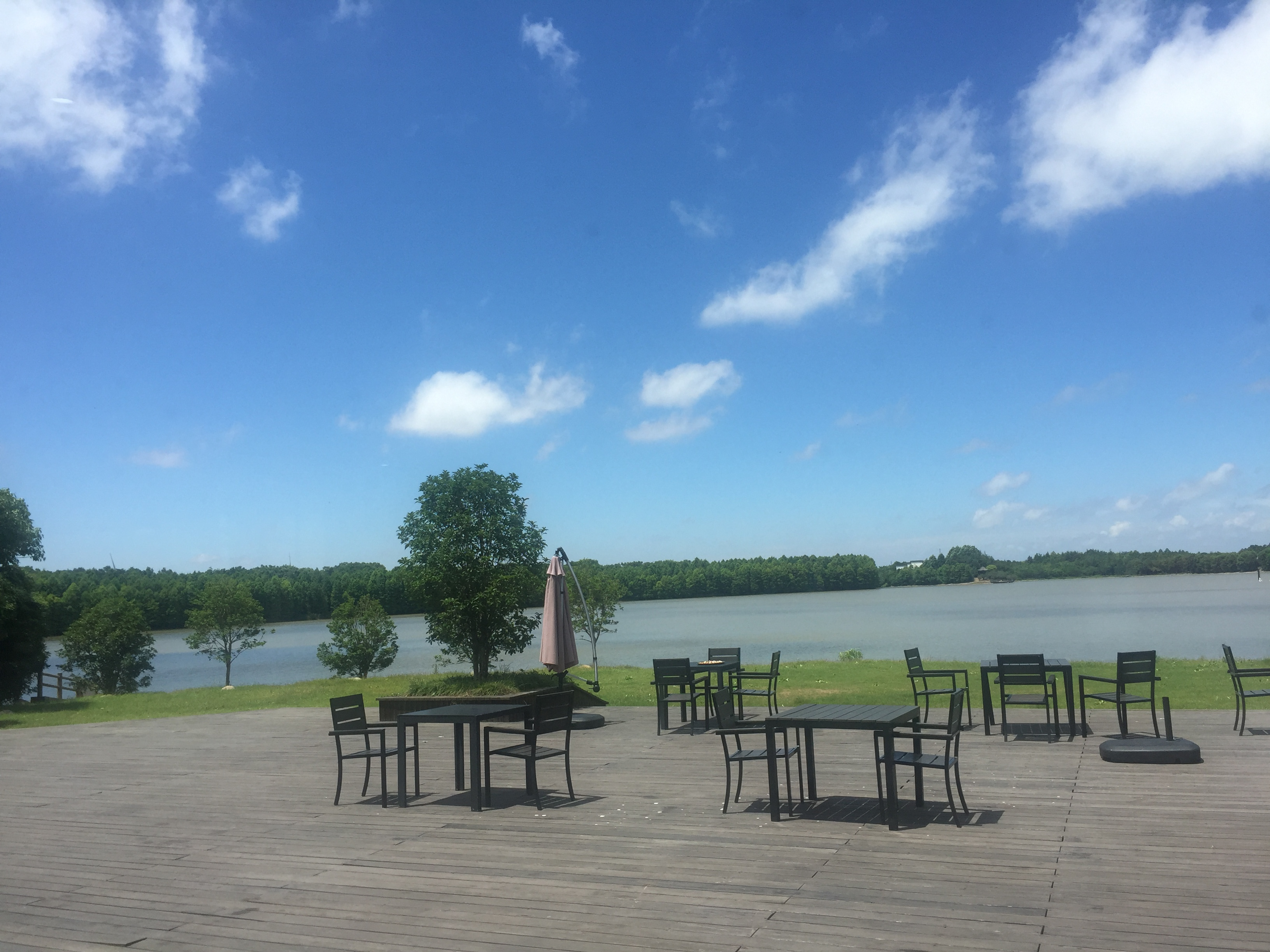 一家人聚在一起好好开心,一家人聚在一起温馨吃饭