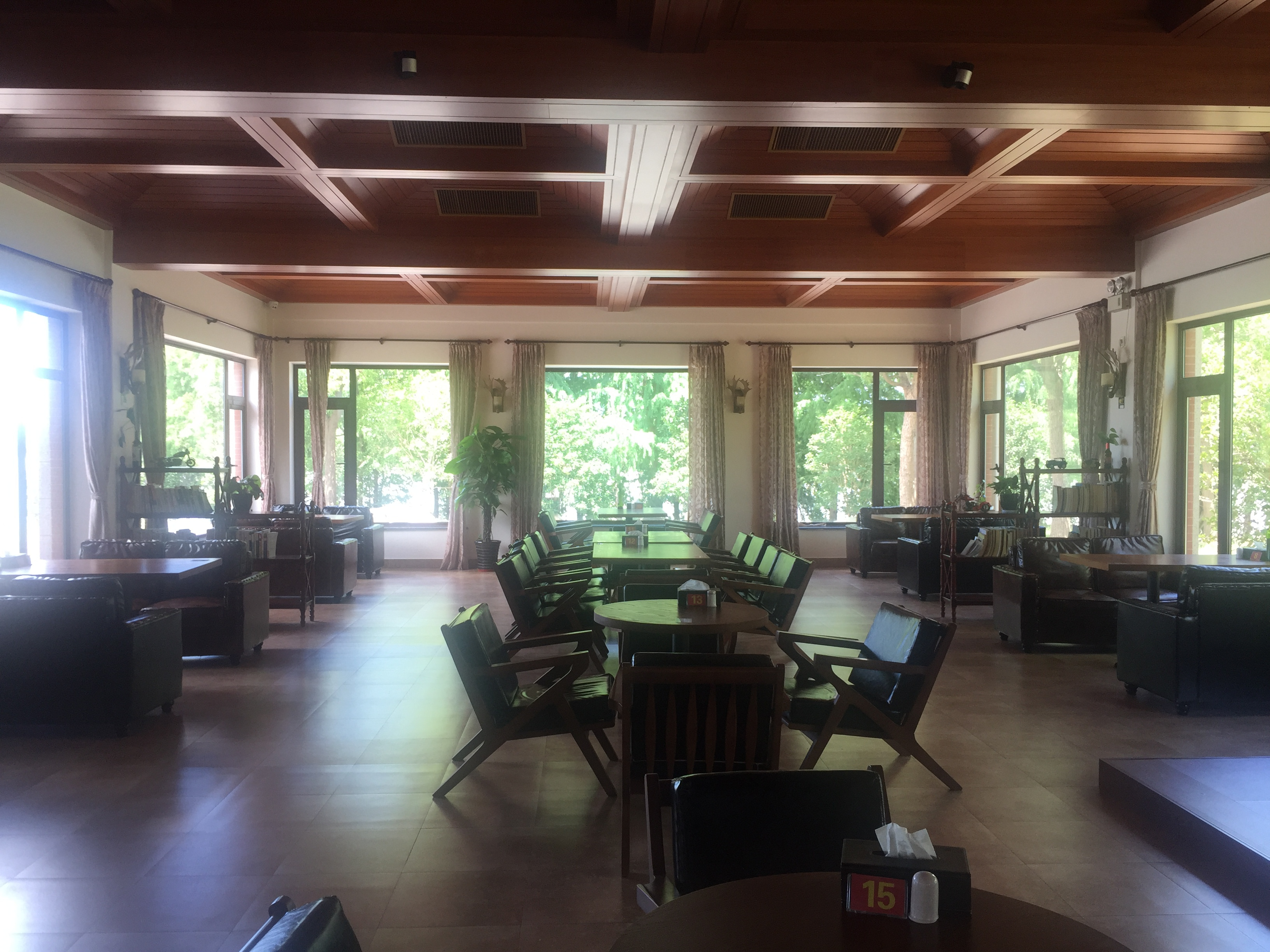 一家人聚在一起好好开心,一家人聚在一起温馨吃饭