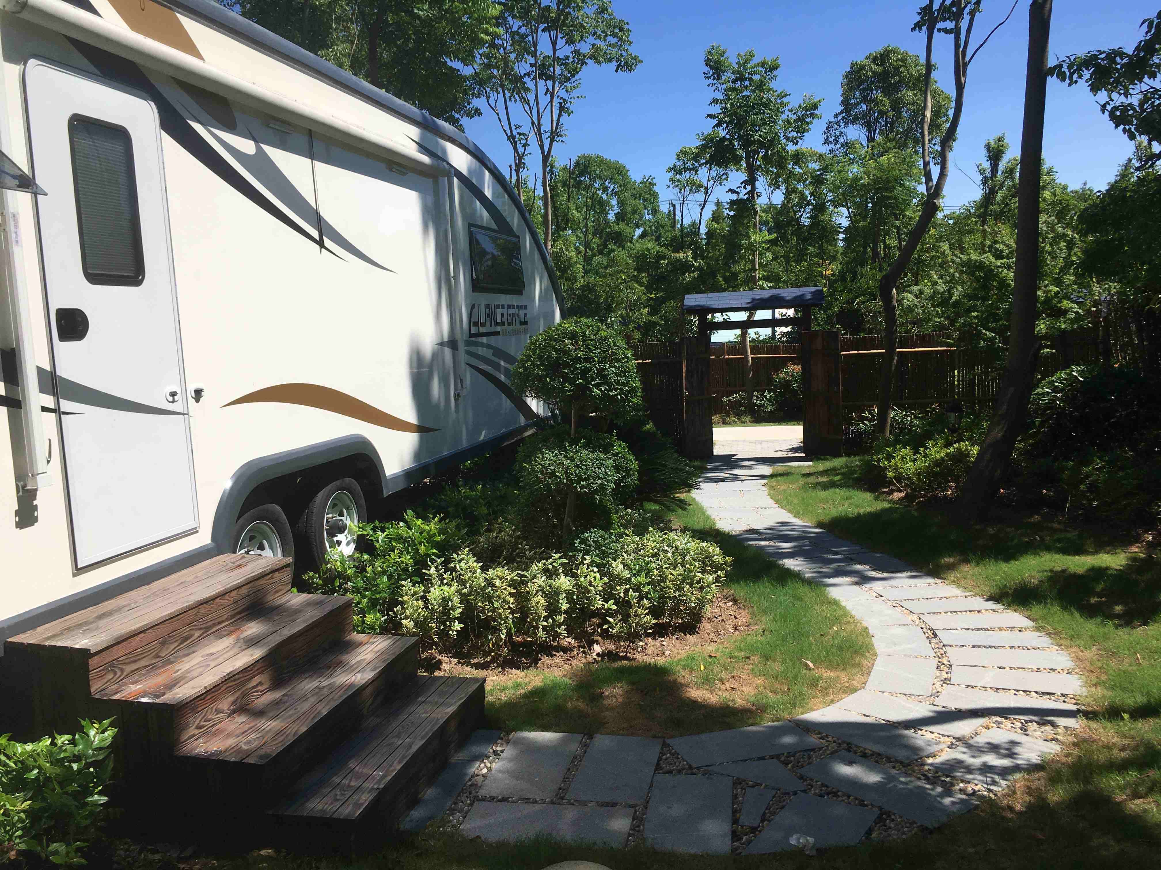 一家人聚在一起好好开心,一家人聚在一起温馨吃饭