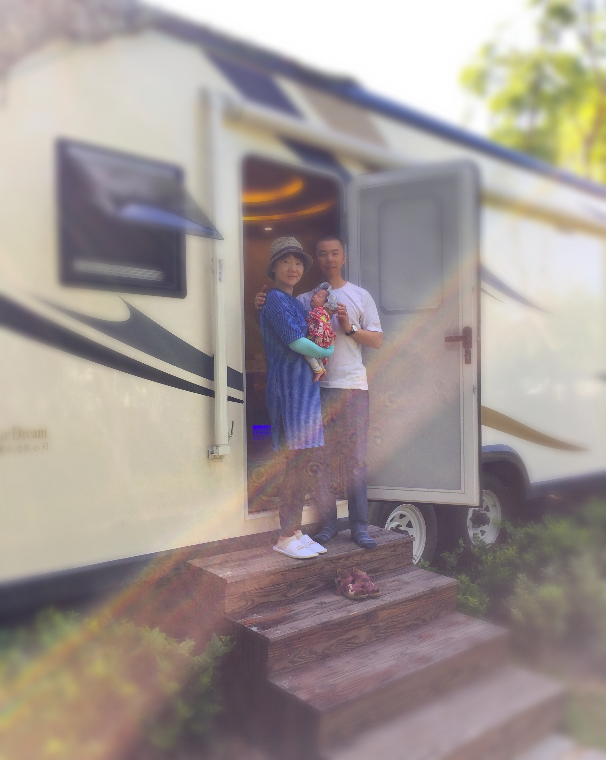 一家人聚在一起好好开心,一家人聚在一起温馨吃饭