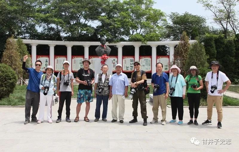 什么情况?八位摄影大咖竟然齐聚甘井子街头……