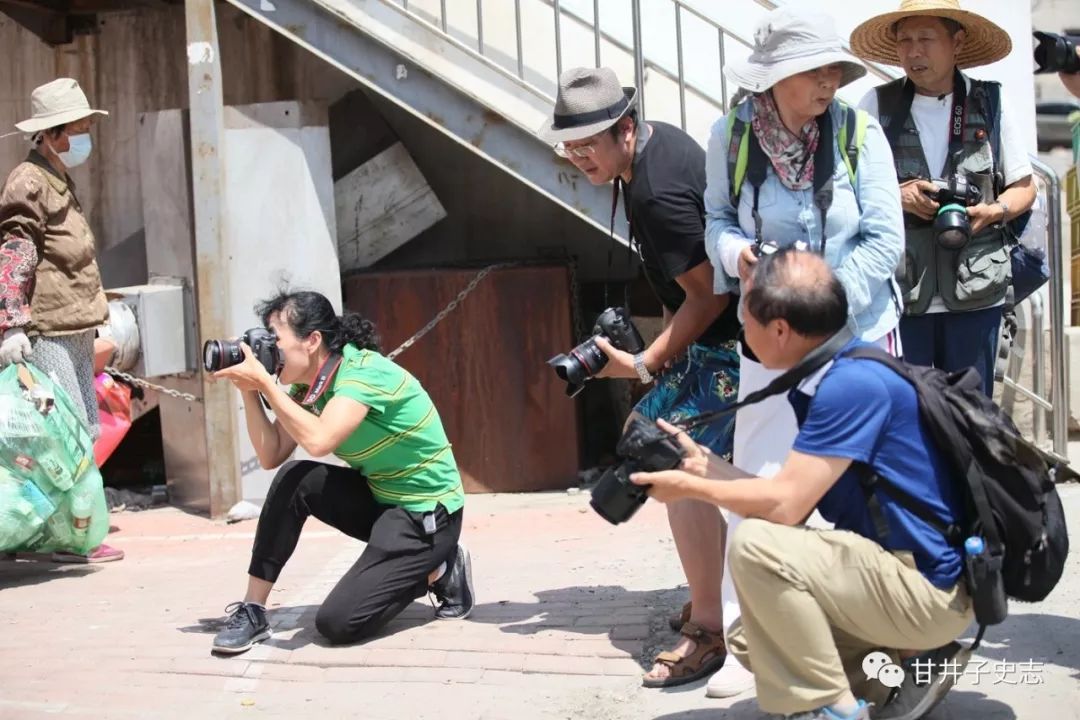 什么情况？八位摄影大咖竟然齐聚甘井子街头……