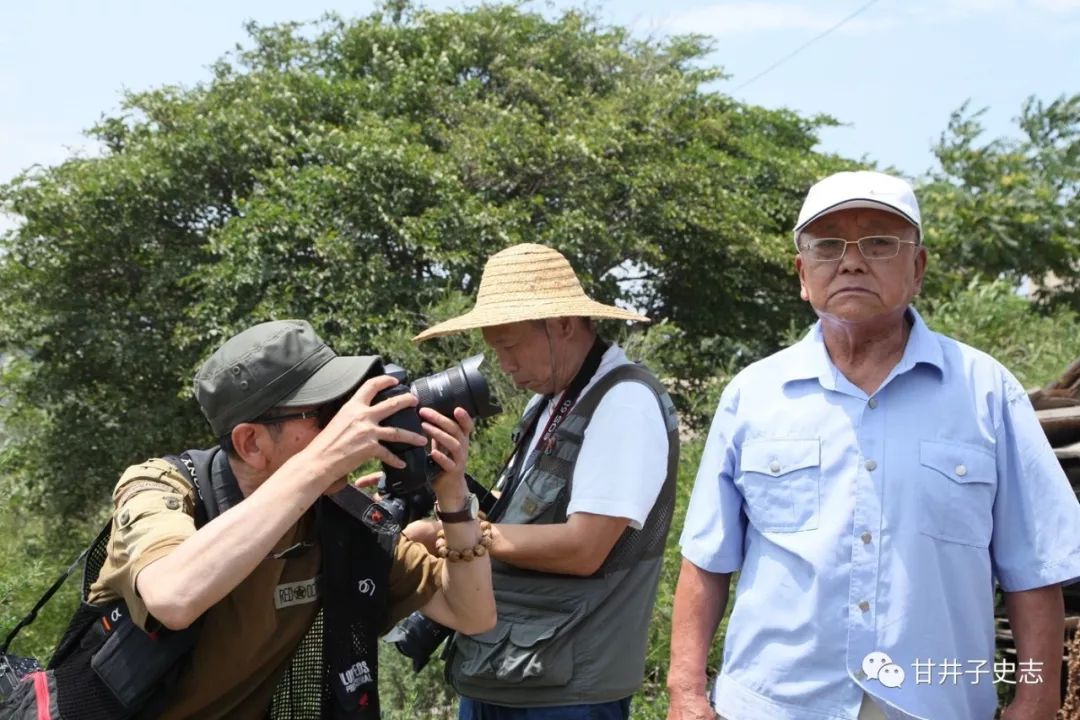 什么情况?八位摄影大咖竟然齐聚甘井子街头……
