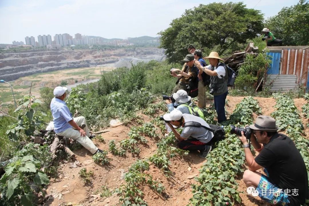 什么情况?八位摄影大咖竟然齐聚甘井子街头……