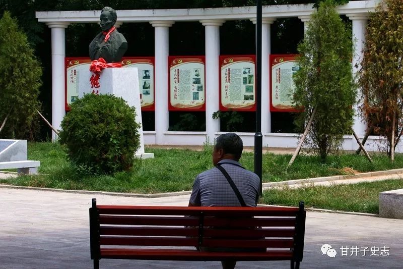 什么情况?八位摄影大咖竟然齐聚甘井子街头……