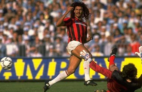 足球古利特特点,古利特球员生涯踢什么位置