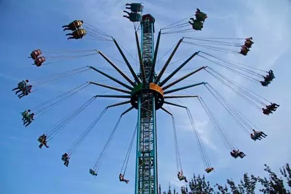 终于等到了！每年只有一个半月的摩天轮夜游开启！快快约起来！