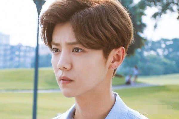 鹿晗大关晓彤多少岁,鹿晗比实际年龄小几岁