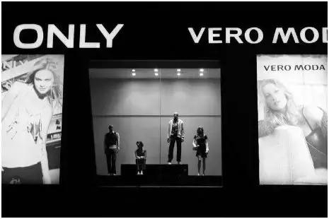 维秘在香港开了家五层楼的店能挽救内衣销量吗