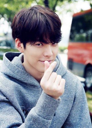 金宇彬给申敏儿应援,金宇彬生日应援